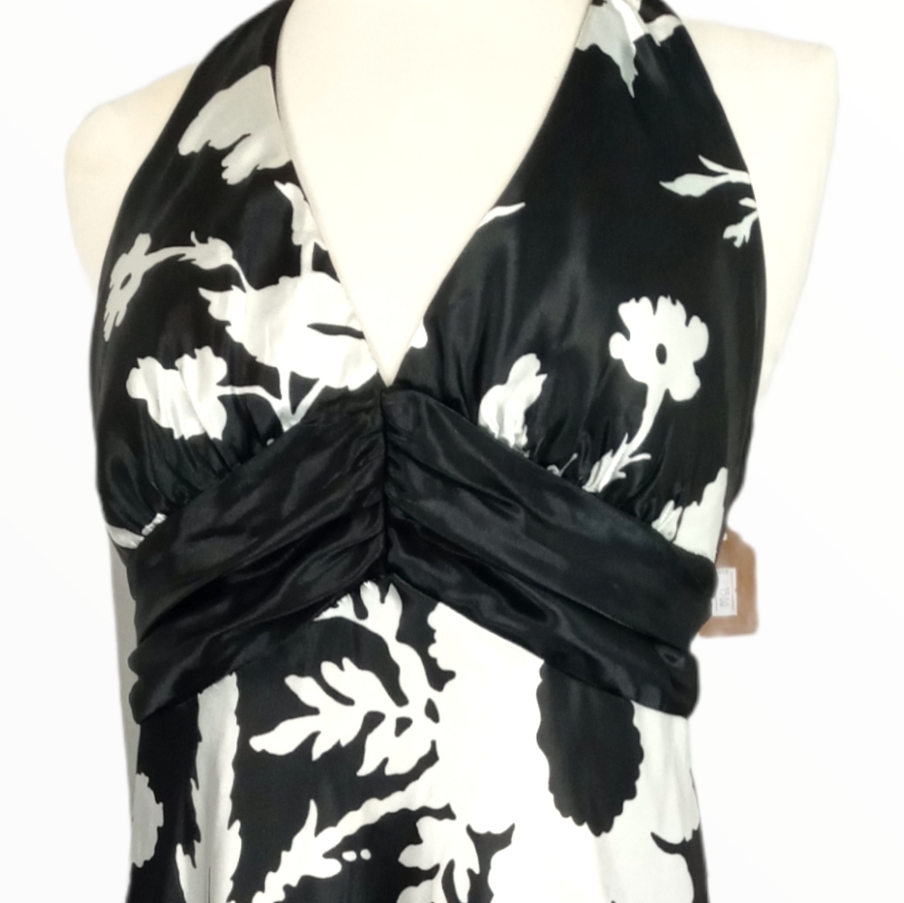Charlotte Russe Floral Backless dress - Picture 5 of 10